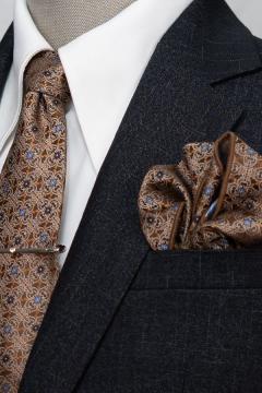 Bộ Suit Đen Kẻ Sọc Xước Trắng Classic Fit TGS398